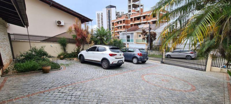 Imagem Casa com 4 Quartos à Venda,  em Floresta - Joinville