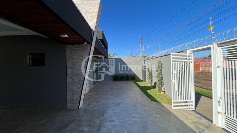 Imagem Casa com 3 Quartos à Venda,  em Vila Serradinho - Campo Grande