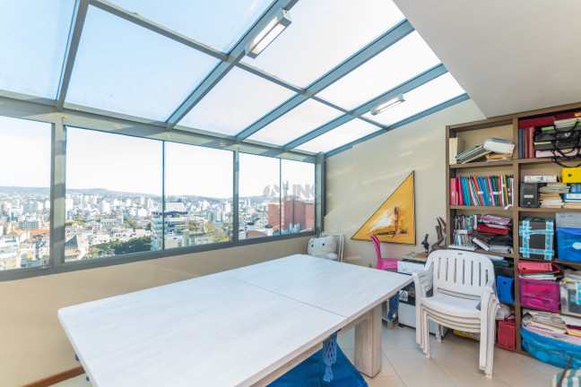 Foto do imóvel Imóvel com 3 Quartos à Venda, 336 m² em Rio Branco - Porto Alegre