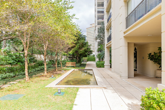 Foto do imóvel Apartamento com 3 Quartos à Venda, 210 m² em Moema - São Paulo