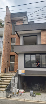 Foto do imóvel Sobrado com 3 Quartos à Venda, 236 m² em Pinheirinho - Curitiba