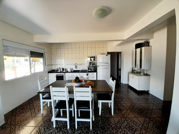 Imagem Casa com 7 Quartos à Venda, 310 m² em Centro - Garopaba