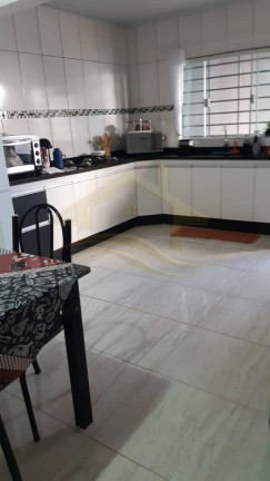 Imagem Casa com 3 Quartos à Venda, 134 m² em Pacaembu - Londrina