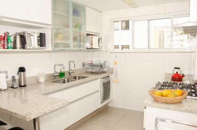 Imagem Apartamento com 4 Quartos à Venda, 208 m²