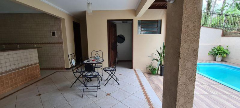 Imagem Casa com 4 Quartos à Venda,  em Floresta - Joinville