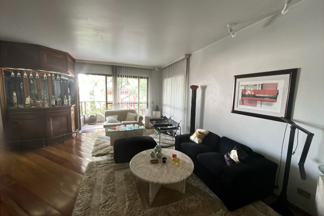 Foto do imóvel Apartamento com 3 Quartos à Venda, 194 m² em Moema - São Paulo