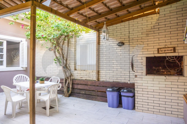 Imagem Casa com 3 Quartos à Venda, 230 m² em Teresópolis - Porto Alegre