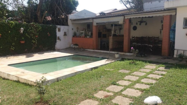 Foto do imóvel Sobrado com 4 Quartos à Venda, 258 m² em Interlagos - São Paulo
