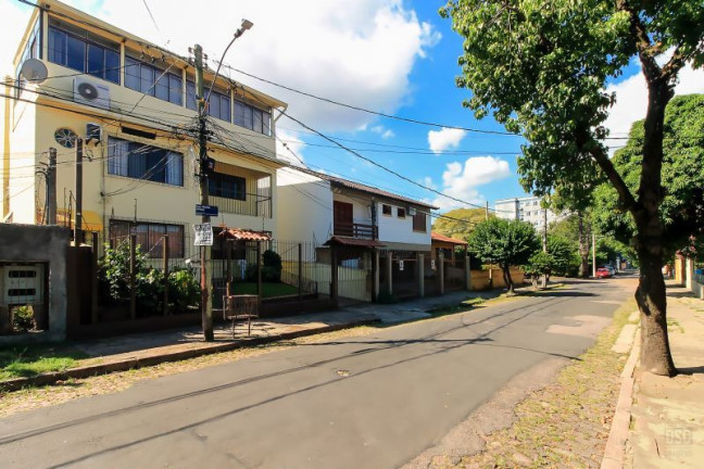 Imagem Casa com 7 Quartos à Venda,  em Nonoai - Porto Alegre