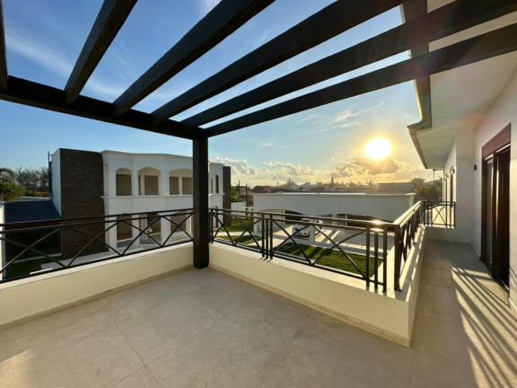 Imagem Casa com 4 Quartos à Venda, 1.100 m² em Zona Norte - Capao Da Canoa