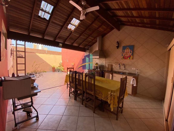Foto do imóvel Casa com 4 Quartos à Venda, 145 m² em Guilhermina - Praia Grande