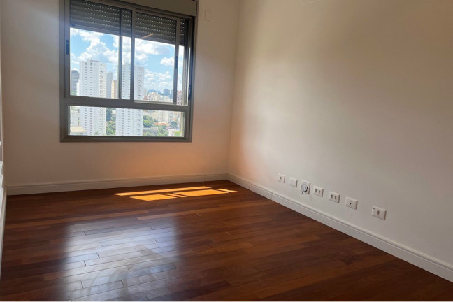 Foto do imóvel Apartamento com 3 Quartos à Venda, 252 m² em Real Parque - São Paulo