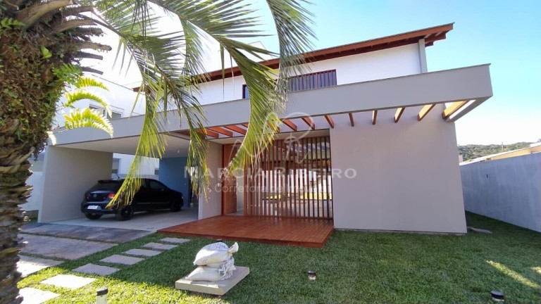 Imagem Casa com 4 Quartos à Venda, 230 m² em Cachoeira Do Bom Jesus - Florianópolis
