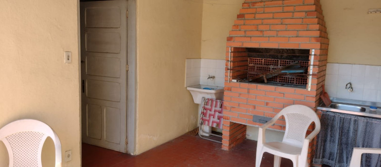 Imagem Casa com 2 Quartos à Venda, 170 m² em Centro - Pelotas