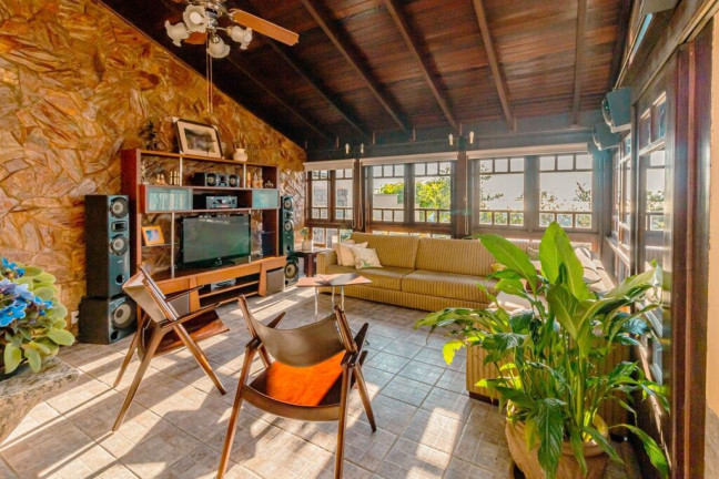Foto do imóvel Casa de Condomínio com 4 Quartos à Venda, 367 m² em Nonoai - Porto Alegre
