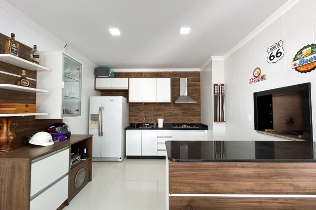 Foto do imóvel Casa com 3 Quartos à Venda, 404 m² em Ponta Aguda - Blumenau