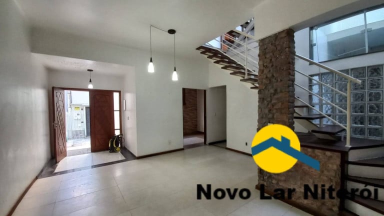 Foto do imóvel Casa com 4 Quartos à Venda, 220 m² em Ingá - Niterói