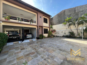 Casa com 5 Quartos à Venda, 285 m² em São Gerardo - Fortaleza