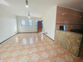 Casa com 3 Quartos à Venda, 200 m² em Centro - Araras