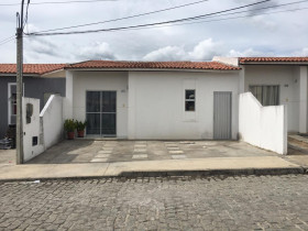 Casa com 2 Quartos à Venda, 170 m² em Papagaio - Feira De Santana