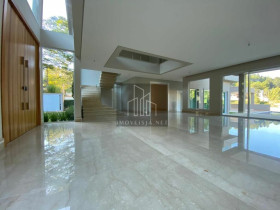 Casa com 5 Quartos para Alugar, 760 m² em Alphaville - Santana De Parnaíba