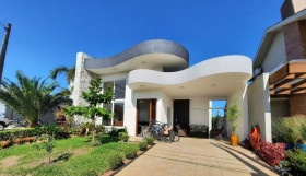 Casa com 4 Quartos à Venda, 300 m² em Centro - Xangri-lá