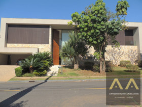 Casa com 4 Quartos para Alugar, 684 m² em Alphaville - Barueri