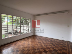 Casa com 3 Quartos para Alugar, 240 m² em Moema - São Paulo