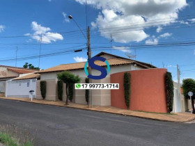 Casa com 3 Quartos à Venda, 242 m² em Centro - Fernandópolis
