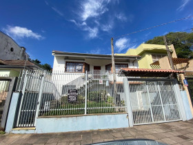 Casa com 3 Quartos à Venda, 288 m² em Passo Da Areia - Porto Alegre