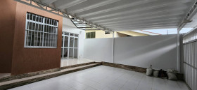 Casa com 3 Quartos à Venda, 275 m² em Ponta Negra - Manaus