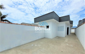 Casa com 2 Quartos à Venda, 75 m² em Balneário Dos Golfinhos - Caraguatatuba