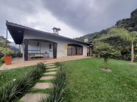 Casa com 3 Quartos à Venda, 1.406 m² em Golfe - Teresópolis
