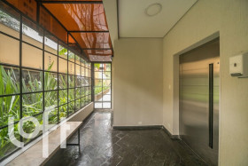 Imóvel com 2 Quartos à Venda, 55 m² em Moema - São Paulo