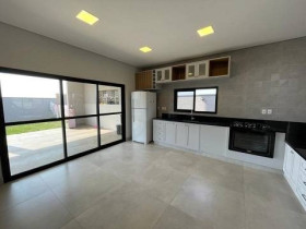 Casa com 4 Quartos à Venda, 223 m² em Parque Residencial Maria Elmira - Caçapava