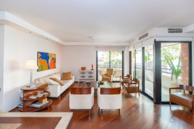 Apartamento com 4 Quartos à Venda, 220 m² em Moema - São Paulo