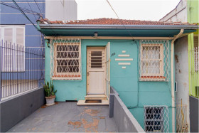 Casa com 4 Quartos à Venda,  em Petrópolis - Porto Alegre