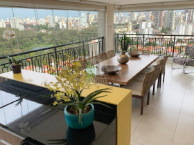 Apartamento com 3 Quartos à Venda, 227 m² em Aclimação - São Paulo