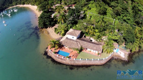Casa com 5 Quartos para Temporada, 600 m² em Saco Da Ribeira - Ubatuba