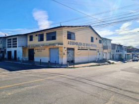Casa com 4 Quartos à Venda, 456 m² em Piratininga - Maracanaú