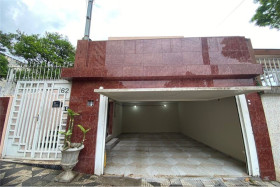 Casa com 3 Quartos à Venda,  em Vila Bertioga - São Paulo