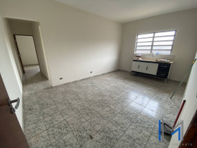 Casa com 1 Quarto para Alugar,  em Vila Menk - Carapicuíba