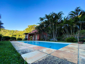 Casa com 4 Quartos à Venda, 133 m² em Golfe - Teresópolis
