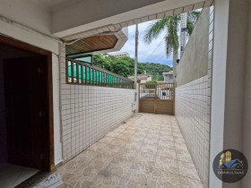 Casa com 3 Quartos para Alugar, 185 m² em Vila Belmiro - Santos