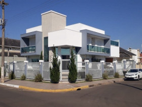 Casa com 3 Quartos à Venda, 295 m² em Parque Da Matriz - Cachoeirinha