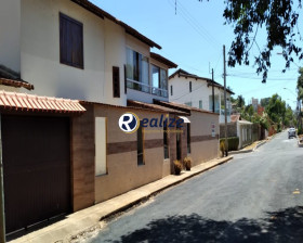 Casa com 4 Quartos à Venda,  em Perocão - Guarapari
