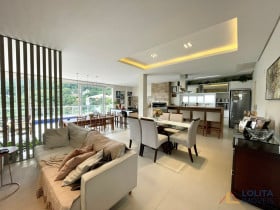 Casa com 4 Quartos à Venda, 530 m² em Corrego Grande - Florianopolis