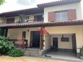 Casa com 4 Quartos à Venda, 360 m² em Itacoatiara - Niterói