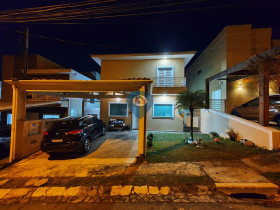 Casa de Condomínio com 4 Quartos à Venda, 220 m² em Granja Viana - Cotia