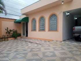 Casa com 2 Quartos à Venda, 300 m² em Vila Industrial - São José Dos Campos
